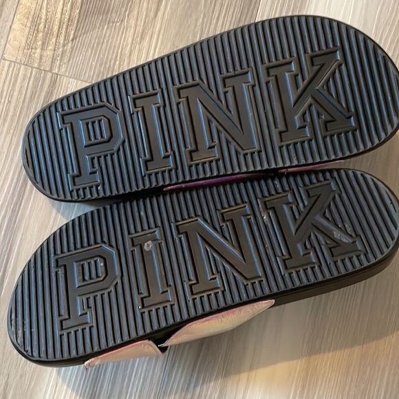 Pink flip flops - Picture 3 of 4